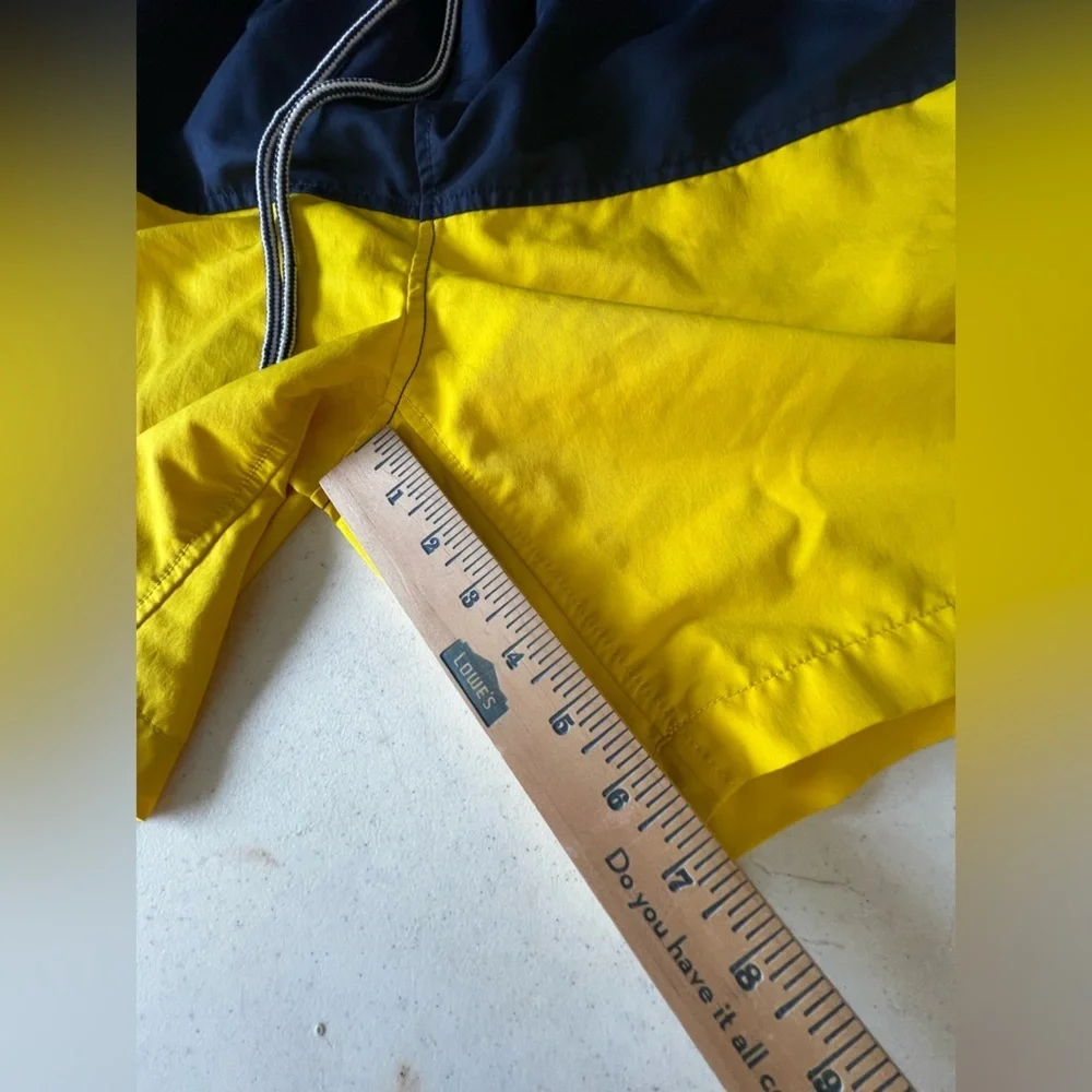 SPEEDO MEN’S NAVY & YELLOW MESH LINED SWIN TRUNKS. SIZE MEDIUM GREAT CONDITION